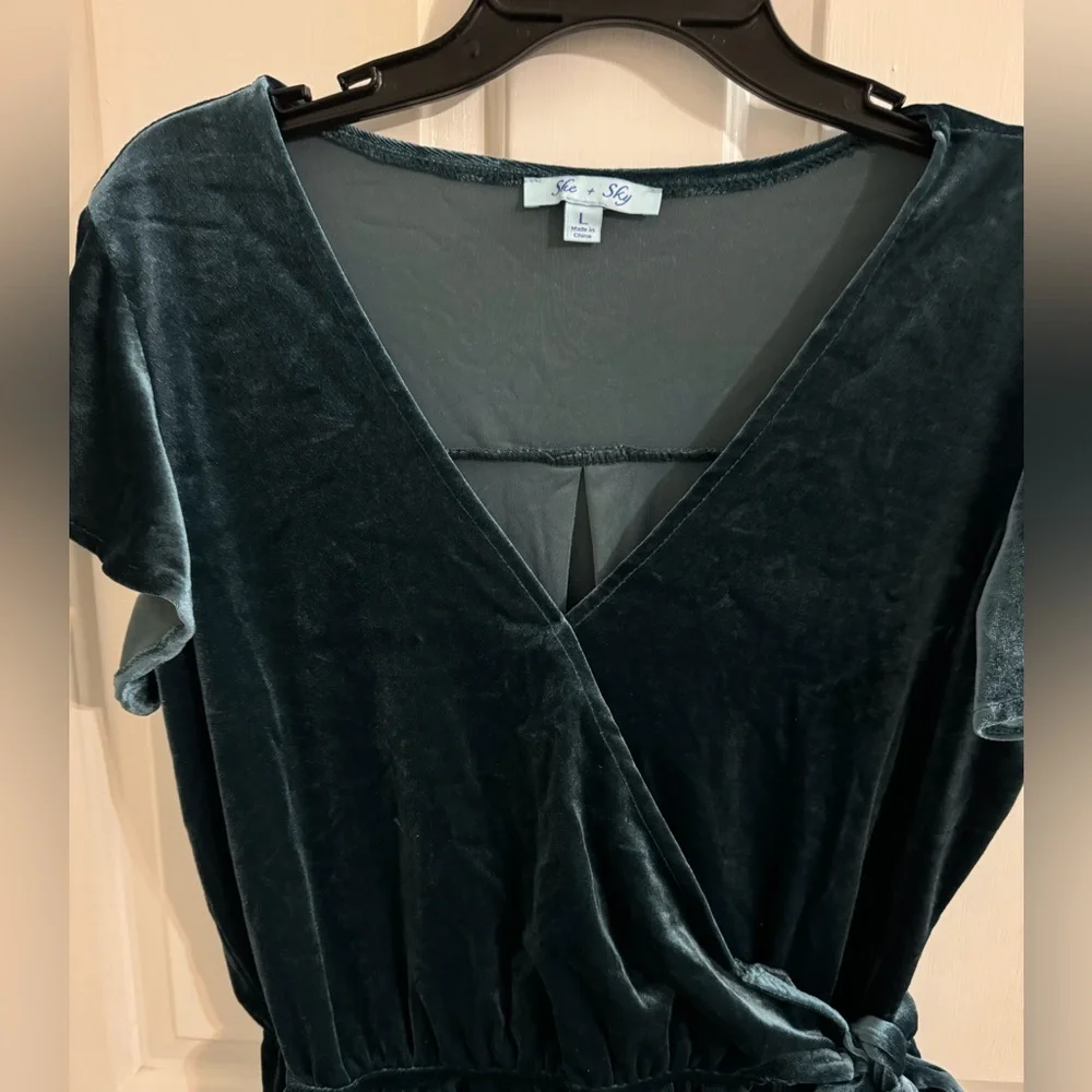Women’s shorts romper. Size large She + Sky - Picture 4 of 6